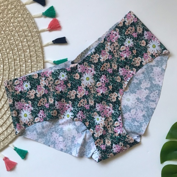 Victoria’s Secret No Show Hiphugger Panty Green Ditzy Garden Small NEW - Picture 1 of 3